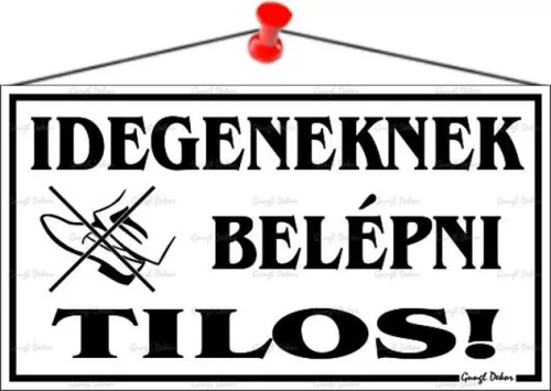 Információs tábla, 22,5x12,5 cm, "Idegeneknek belépni tilos!", fehér
